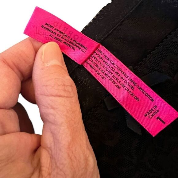 Torrid x Betsey Johnson Women Size 1 US 1X Sheer Lace Off Shoulder Catsuit Black - Picture 3 of 9